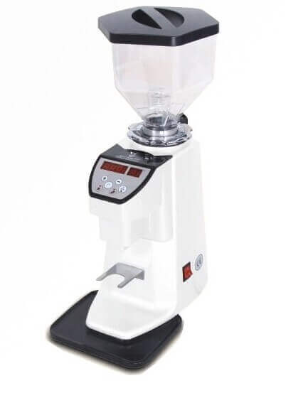 Doserless grinder for domestic or commercial use